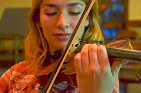 Young violinist takes