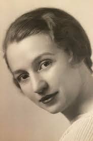 Charlotte Holbrook's Instagram, Twitter & Facebook