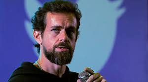 Por qué el CEO de Twitter paga 28.000 millones por una empresa para aplazar  pagos