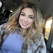 Alexis Whatley's Instagram, Twitter & Facebook