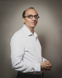 L'insulte, c'est toujours l'argument du pauvre. Fabrice Di Vizio Si On Veut Fermer Les Commerces Non Essentiels On Commence A Fermer L Elysee On Continue Avec Matignon Et On Met Le Ministere De La Sante Sous Verrou