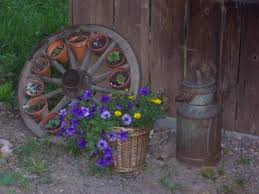 Alte Stuhle Als Gartendeko Liebhaber Alter Gartendeko Seite 24 Gartenpraxis Mein Schoner Garten Deko Garten Garten Deko Ideen