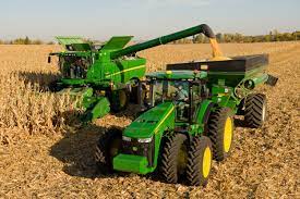 800 x 400 jpeg 208 кб. Combine Harvesting Corn With The Help Of A Tractor John Deere Field Tractors 3000x1996 Download Hd Wallpaper Wallpapertip