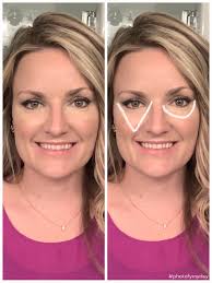 Concealer in a triangle shape for brighter eyes