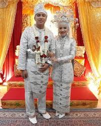 Baju tradisional melayu merujuk kepada baju tradisional orang melayu, terutamanya baju melayu dan baju kurung. 11 Ide Sewa Baju Adat Melayu Teluk Belanga Pengantin Penari Arabian Night