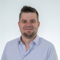 50+ profili “Adrian”