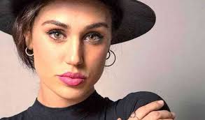 Senza veli!". L'ultima foto di Cecilia Rodriguez è super: addosso non ha  niente