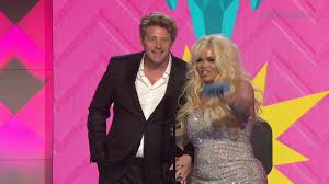 Jason nash and trisha paytas funny moments ,enjoy subscribe bit.ly/rewindsub. Jason Nash And Trisha Paytas Present Health And Wellness To Jay Shetty Streamys 2018 Youtube