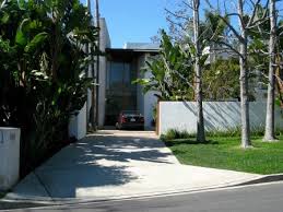 12 cool concepts of how to upgrade 4 bedroom modern house plans simphome. We Went To The Actual Houses Seen On Modern Family Check Out The Pics And Tell Us Your Fave Glamour