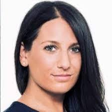 Kerri Mackar's Instagram, Twitter & Facebook