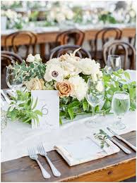 La Tavola Fine Linen Rental Tuscany Eggshell Table Runner With Harper Aqua Cloud Napkins Photography Cassie Valente Pho Vintage Rentals Linen Rentals Tahoe