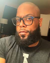 Vinyl collector and music enthusiast seeking similar interests