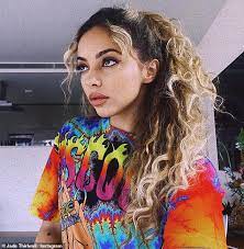 Get in touch with jade thirlwall (@jade1thirwall) — 187 answers, 20295 likes. Little Mix Jade Thirlwall Setzt Auf Eine Schwelende Anzeige Als Sie Posiert In Einem Bunten T Shirt Aktuelle Boulevard Nachrichten Und Fotogalerien Zu Stars Sternchen