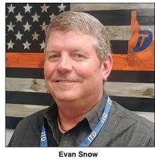 Evan Snow's Instagram, Twitter & Facebook