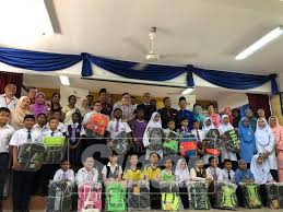 Dirancang untuk mengakomodir kebutuhan siswa siswi di boarding school. Myperintis Sumbang 500 Beg Sekolah