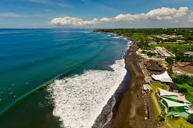 Pantai ini selalu ramai dikunjungi oleh para wisatawan domestik dan juga mancanegara. Pembatasan Kegiatan Di Jawa Bali Tempat Wisata Bali Tetap Buka Halaman All Kompas Com