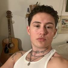 Zane Tracy's Instagram, Twitter & Facebook