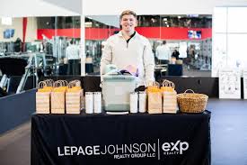 Celebrating the successful sale of Mark Bodek and Amy Brannon's beautiful  new home! 🏡 Huge thanks to my amazing clients for trusting me