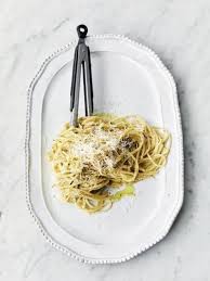 Sweet Leek Carbonara Jamie Oliver Pasta Recipes Recipe Pasta Recipes Meat Free Jamie Oliver Recipes