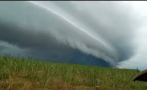 Ribut yang kuat telah memulakan puting beliung. Detik Detik Angin Puting Beliung Di Tulang Bawang Lampung Imamdev Com News Quiz Trivia Today