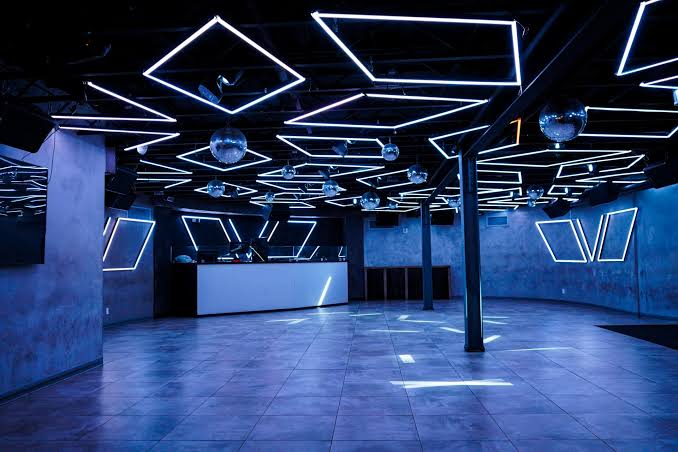 Giggles Nightclub & Venue | Massive Night Club w/ 3 Bars with Two Floors,  Stage, & Unique Lighting, Glendale, CA | Production | Peerspace