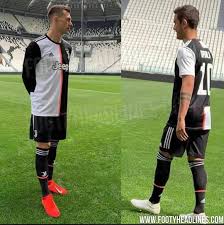 Vind fantastische aanbiedingen voor trikot juventus. Neues Juve Trikot Ohne Streifen 4 4 2 Com