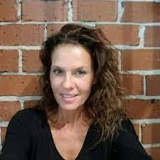 Lori Secrist's Instagram, Twitter & Facebook