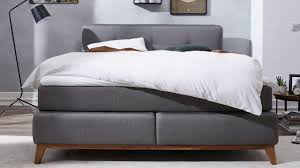 Boxspring komplettbett mit hohem kopfteil inkl stehsaum sola boxspringbett kopfteil bett. Boxspringbett Vs Polsterbett Das Sind Die Unterschiede