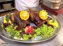 Gerostete Ente Auf Polnische Art Mit Apfeln Gefullt Rezept Fur 4 Personen Zutaten Pfund Butter 2 Enten Mit Gansek Polnische Kuche Polnische Rezepte Essen