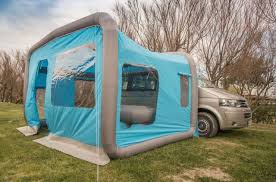 Gentlet Devoile Des Tentes Gonflables Installees En Quelques Minutes Tente Gonflable Douche De Camp Astuces De Camping