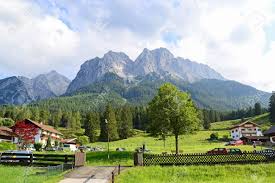 Die höchstwerte sinken von 27 grad heute auf 17 grad am dienstag. View Of Grainau In Germany Stock Photo Picture And Royalty Free Image Image 92553407