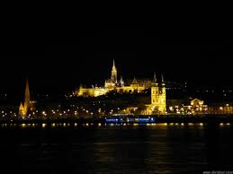 Momentul în care nava de croazieră se scufundă în dunăre, la budapesta, a fost surprins de mai multe camere de supraveghere. Budapesta VÄzutÄ Noaptea De Pe Valurile DunÄrii Dordetur