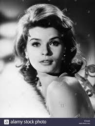 Liebevoll zusammengestellt und vorgelesen von senta berger steht auf dem cover. Senta Berger Stockfotos Und Bilder Kaufen Alamy