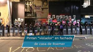Además, roemer interrumpía con insistencia su exposición para hablarle de su gusto por las bailarinas y para expresarle más hasta el momento, andrés roemer no se ha pronunciado al respecto. Derriban Muralla Que Resguardaba Casa De Andres Roemer Youtube