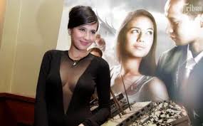 Novel cerita yang sebenarnya mengkritik beberapa tradisi pribumi yang tidak sesuai dengan gaya dasar atau keadaan pikiran yang. Ini Sinopsis Film Tenggelamnya Kapal Van Der Wijck Tribun Pontianak