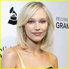 Grace VanderWaal Mourns Death of Mom Tina Following Cancer Battle