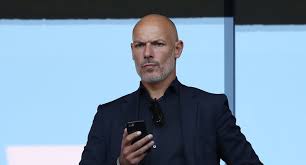 Howard webb jest doskonale znany polskim kibicom piłki nożnej. Hertha Werder Bibiana Steinhaus Howard Webb B Z Berlin
