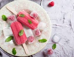 Decouvrez Des Idees De Sucettes Glacees Maison Au Yogourt Fruits Chocolat Matcha Coconut Etc Raspberry Popsicles Popsicles Cold Meals