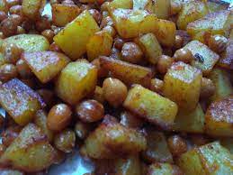 Maybe you would like to learn more about one of these? Ceci E Patate Alla Paprika Saltati In Padella Curarsi Con Gusto
