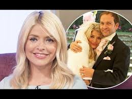 It seems the 'meghan effect' has infiltrated the small screen with holly willoughby becoming the latest celebrity to take style notes from the royal's wardrobe. Holly Willoughby With Dan Baldwin Reminisces About Wedding Day Youtube