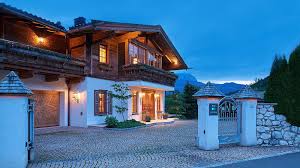Luxus Chalet Mit Blick Auf Den Wilden Kaiser Reith Bei Kitzbuhel Sabine Lanz Finest Real Estate Haus Luxus Moderne Hauser Architektur Haus