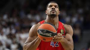 Milano pagherà un buyout al cska per liberarlo. Botti Di Mercato In Casa Olimpia Milano In Arrivo Kyle Hines Out Amedeo Della Valle Eurosport