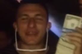 Johnny manziel's insane escape play. Johnny Manziel Clowns With Money Stack Can T Hear You Over All This Paper Bleacher Report Latest News Videos And Highlights