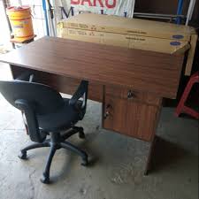 Lihat ide lainnya tentang meja kerja, meja, kantor. Paket Hemat Meja Kerja Kantor 1 2 Biro Dan Kursi Kantor Putar Murah Bandung Area Saja Shopee Indonesia