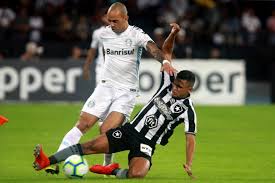 Botafogo e grêmio são dois clubes brasileiros que disputam um importante clássico interestadual (rio de janeiro versus rio grande do sul) do futebol brasileiro. Atuacoes Veja Quem Se Salvou No Botafogo Em Reves Para O Gremio Lance