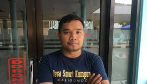 Jul 11, 2020 · sementara itu, gus idris menjelaskan bahwa ilmu santet yang paling ampuh dan mematikan selama ia menangani pasien yang terkena ilmu hitam yakni santet dari kabupaten tulungagung. Setelah Si Kumbang Hitam Pulang Ke Sarang