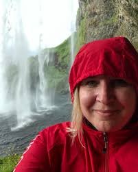 What does Marilyn Monroe, Bow Falls and a pair of crutches have in common?  Visiting the iconic waterfall from 'The River of No Return' was truly  magical! 🌊✨ Sharing this moment with