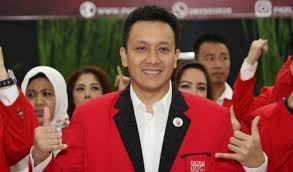 Diaz hendropriyono tampak hadir di tengah peluncuran mobil vanquish s ultimate. Diaz Hendropriyono Bidikdata Com