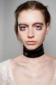 The Top 7 Beauty Trends From The Spring 2020 Runways Vogue Catwalk Makeup Beauty Trends Beauty