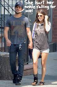Taylor Lautner Is Finally Confirming His Relationship With Tracers Co Star Marie Avgeropoulos Marie Avgeropoulos Nuevo Novio Taylor Lautner